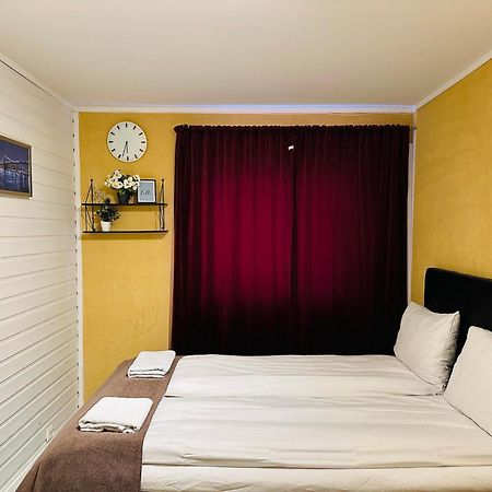 Miracle Tromso, Cozy Double Bed Private Room In A Shared Apartment With Stunning Tromso Views מראה חיצוני תמונה