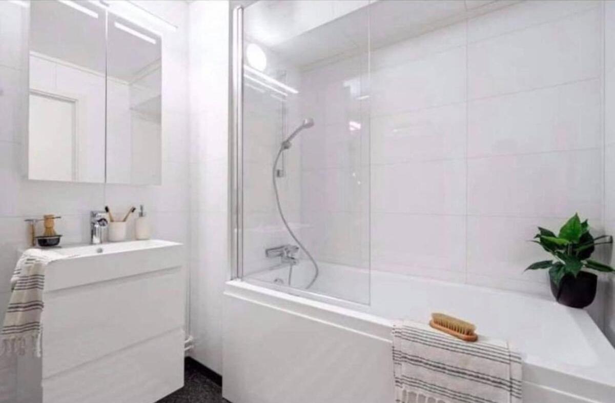 Miracle Tromso, Cozy Double Bed Private Room In A Shared Apartment With Stunning Tromso Views מראה חיצוני תמונה