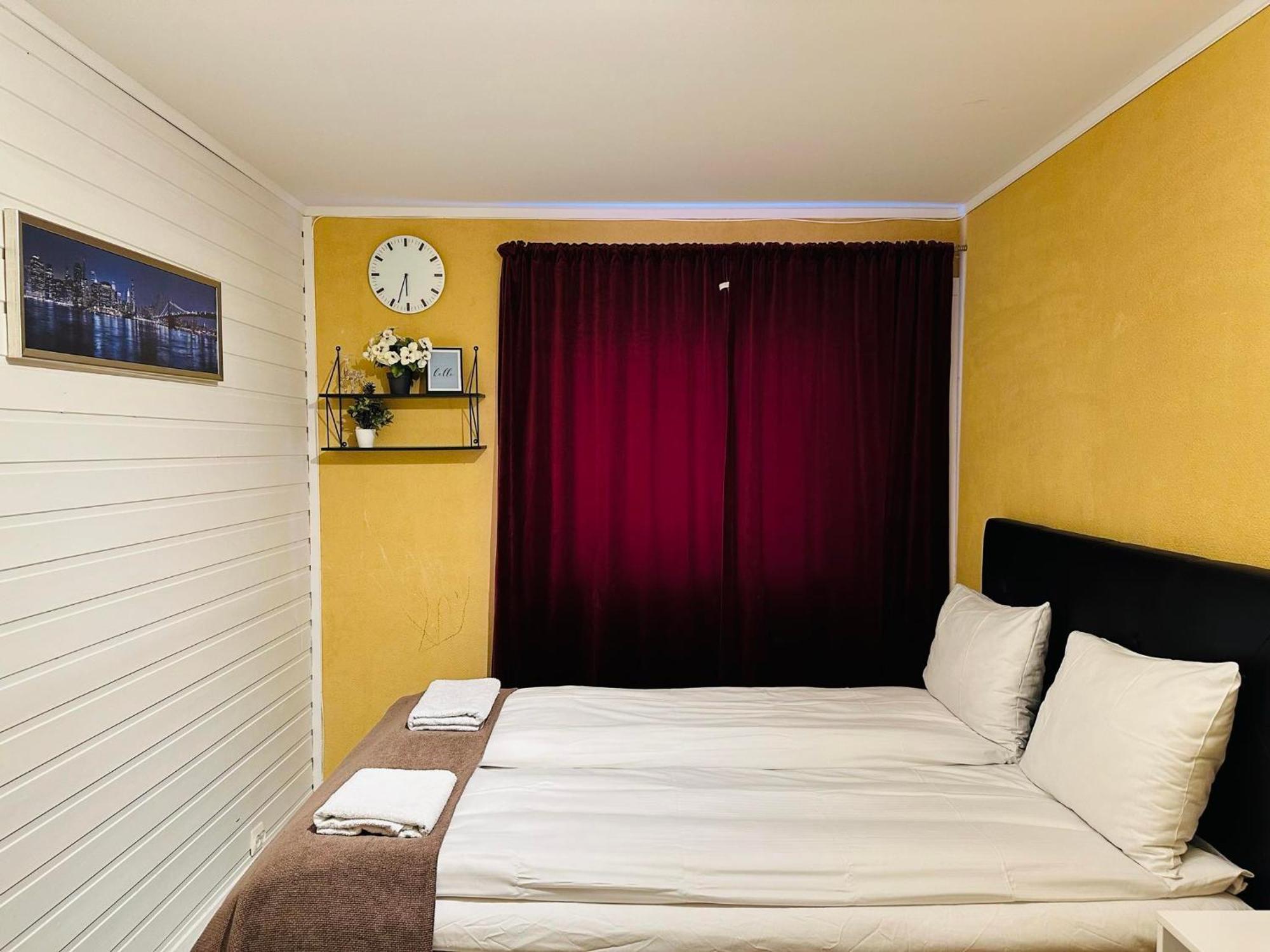 Miracle Tromso, Cozy Double Bed Private Room In A Shared Apartment With Stunning Tromso Views מראה חיצוני תמונה